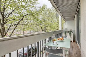 Balcony - Breakfast table 