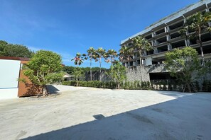 Vista frontal de la propiedad