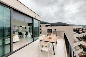 GH5 Patio 1-2