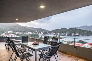 L3 Patio 1-3