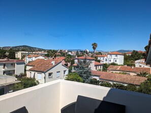 Breathtaking view from the property overlooking the mountains – The perfect setting for a romantic getaway or a relaxing weekend at Mandara Beach by eDwelling, Juan-les-Pins.