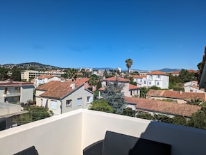 Breathtaking view from the property overlooking the mountains – The perfect setting for a romantic getaway or a relaxing weekend at Mandara Beach by eDwelling, Juan-les-Pins.