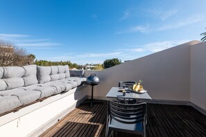 The private terrace of your accommodation, equipped with a dining area and barbecue, in a peaceful setting… Ideal for relaxation or working remotely with WIFI.