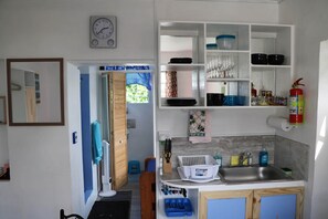 Fully equipped mini-kitchen