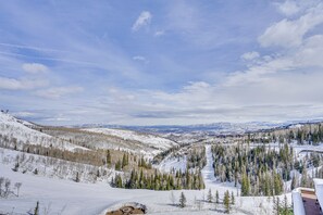 Ski Resorts Nearby | Mountain Views