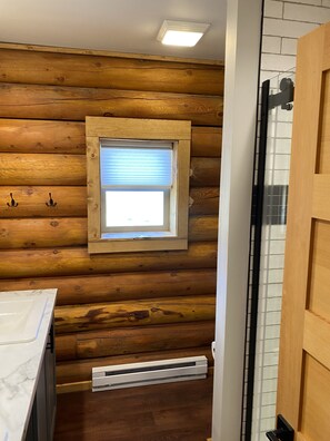 Upstairs Bathroom- Streamside Cabin