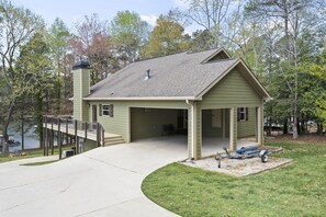 Welcome to Happy Valley Hideaway.