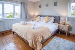 Hill House - 4 Bedroom Holiday Home - Llanrhidian (4886)