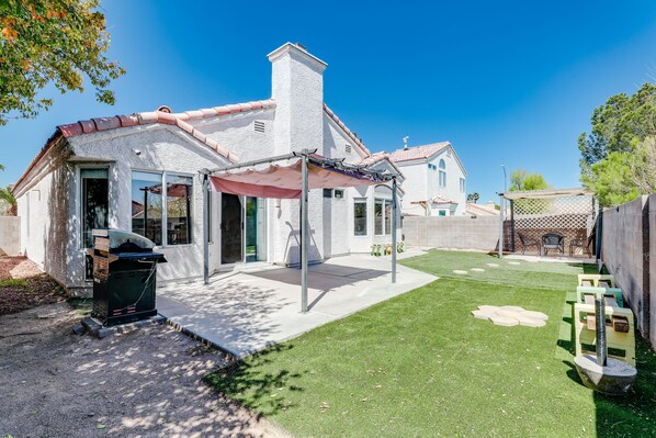 Las Vegas Vacation Rental | 2BR | 2BA | 1,618 Sq Ft | 1 Step Required to Enter