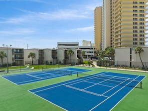 Tennis courts/Pickleball courts
