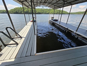 Heron dock's 10x28 slip