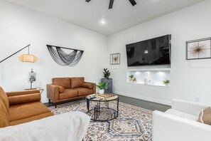Living Room w/ Smart TV