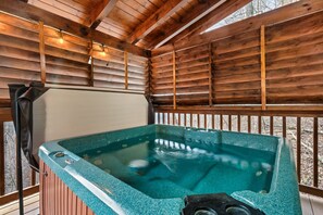 Indoor spa tub
