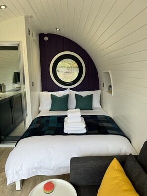 Comfortable double bed (1)