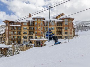 Slopeside ski-in/ski-out