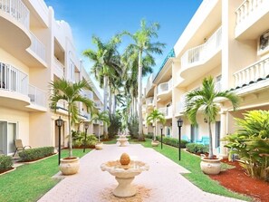 Timeless Floridian style, close to beach, , Siesta Key 2BR 2BR- 359PBC
