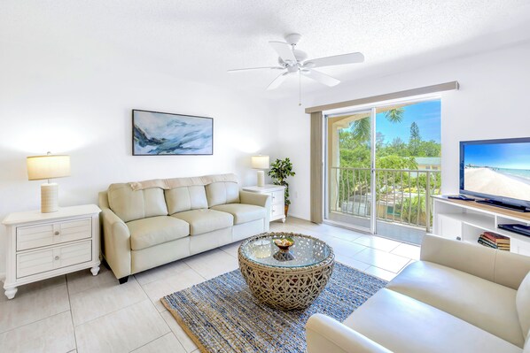 Stylish and modern with pool, Siesta Key 2BR 2BR- 359PBC