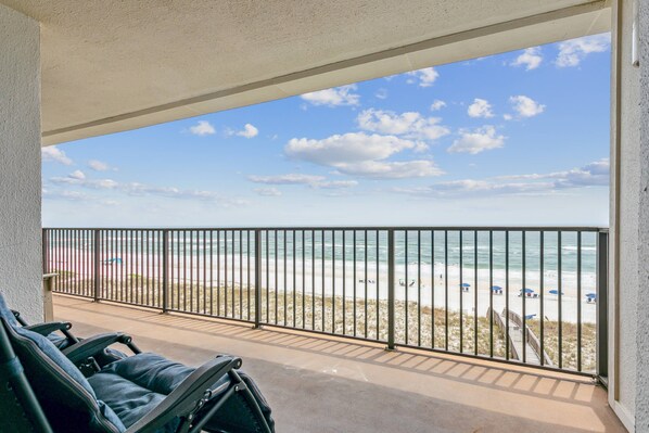 Enjoy your morning coffee while listening to the sound of the waves
