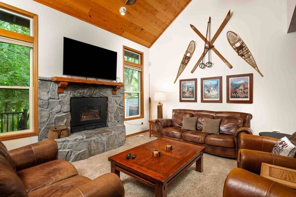 Welcome to Mt Hood Golf and Ski Retreat! Please enjoy this one of a kind mountain paradise in the woods of Welches.