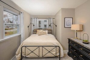 Bedroom 3 with Queen bed.