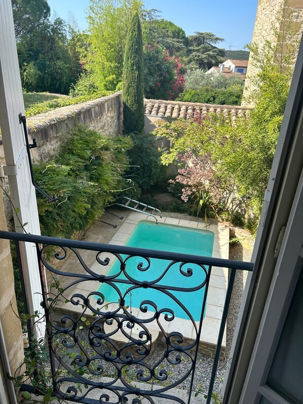 vue Piscine depuis le premier etage