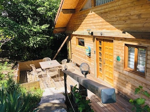 Entrée du chalet et terrasse sud