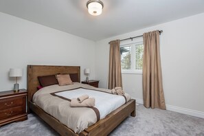  Comfy queen sized  bed