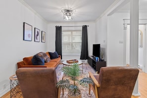 Living area - Ideal for great conversation and a welcoming spot to relax after a long day of travel