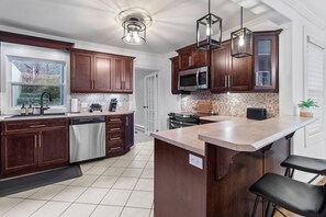 Enjoy your cup of coffee or tea on this counter before you go out to explore. 