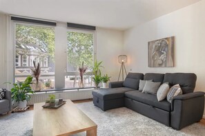 Relax in this stylish living room with stunning city views.
Spend the night in Tilburg center at Bed en Koffie - close to Beekse Bergen, Poppodium 013 and the Efteling.