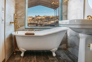 Luxury Clawfoot Tub
