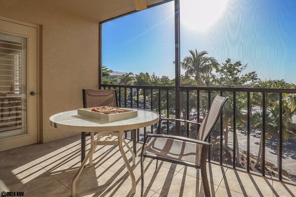 Hello Sunshine! Santa Maria Harbour Resort Condo 309 offers a lovely view from the 3rd Floor Lanai