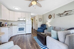 Seaside Villas 277 - Living area - This living area is perfect to spend time playing board games, and relaxing with very comfortable modern furniture.