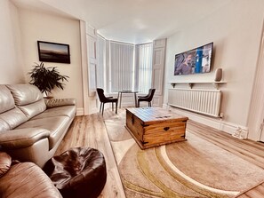 Living Room / Lounge