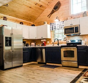 Full Size Kitchen
