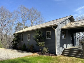 Welcome to Mountaintop Memories Cottage!! (Side entrance)