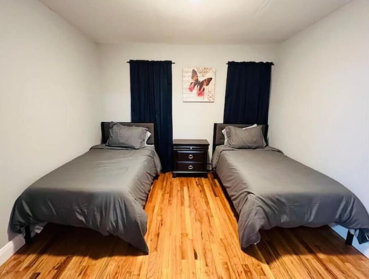 Cozy 2 Bed heart of Hoboken, NYC 10 Minutes away