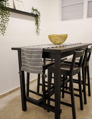 High dinning table for 4 guests