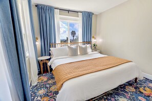 King Bed with great views!