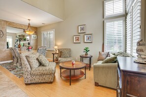 Sitting Room | 1st Floor