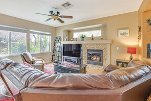 Living Room | Smart TV | Fireplace | Central A/C & Heating