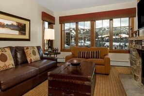 living room at Hyatt Main St. Station 