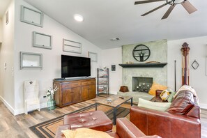 Living Room | Smart TV | Board Games & Books | Free WiFi