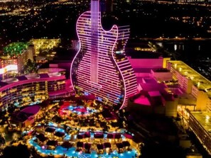 Hard Rock Guitar Hotel is 8 min away