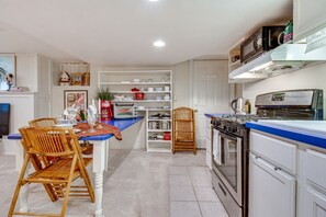 Kitchen | Drip Coffee Maker + French Press