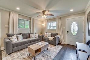Living Room | Smart TV