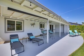 Covered Patio | Golf Course Views | 6 Mi to El Paseo Shopping District