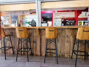 Bar (in der Unterkunft)