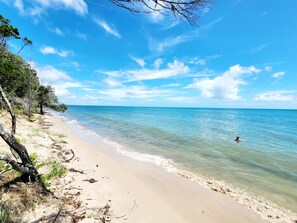 30 second walk to the beach 