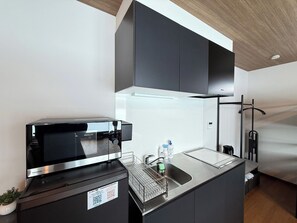 ・[Building C, Kitchen] Equipped with a refrigerator, microwave, induction stove, etc. You can also cook your own meals if you bring your own ingredients.